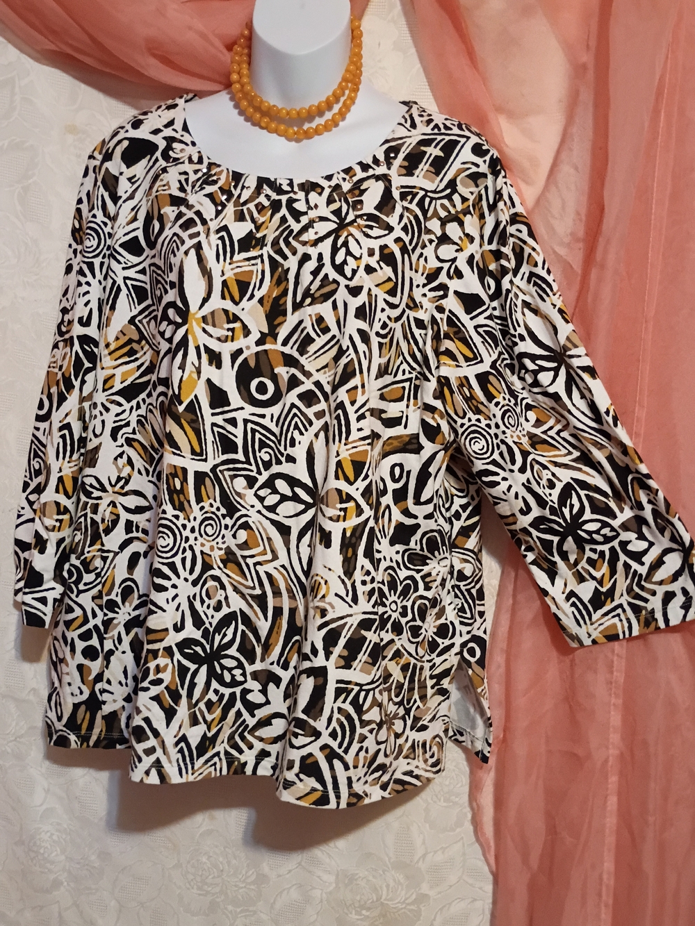 Alfred Dunner Ladies Black White and Mustard Abstract Floral Top Sz XL